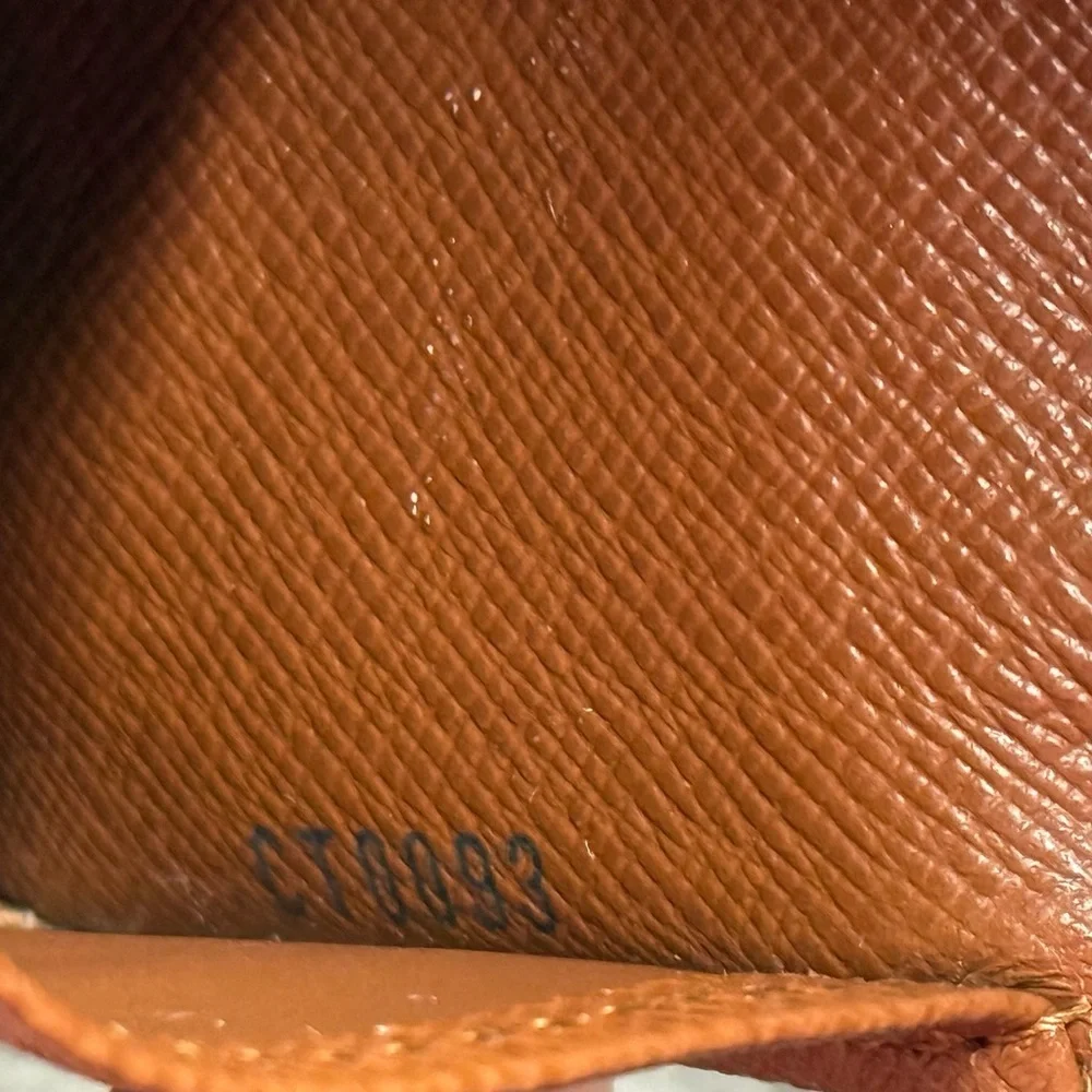 Louis Vuitton 6 ring key holder